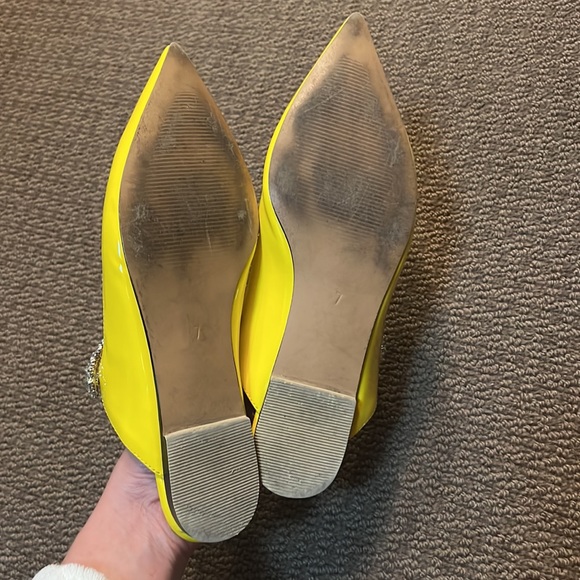 Yellow pointed toe flats - Picture 5 of 7